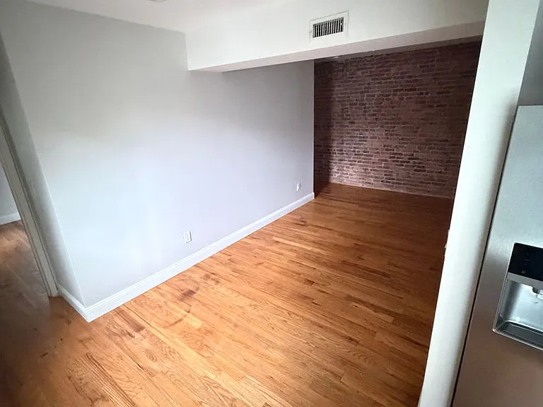 555 Winchester Ave — Photo 12