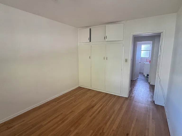 4730 Franklin Ave #7 — Photo 7