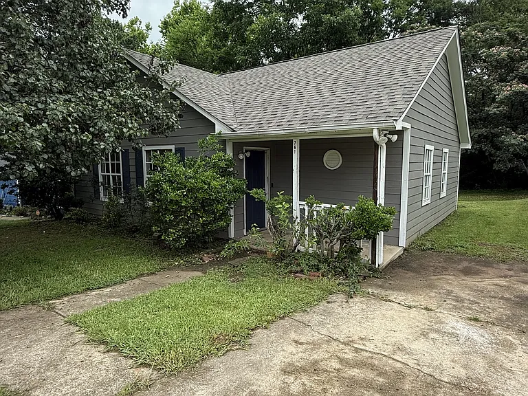 761 Crowne Rd — Photo 2