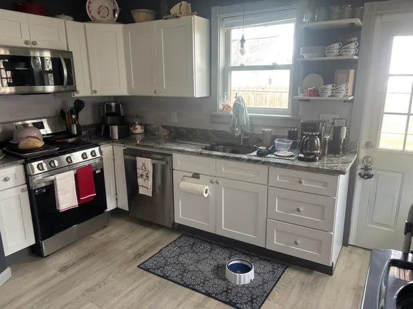 107 Oak Ave, Riverside, RI 02915