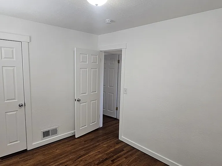 150 E 1100 N — Photo 10