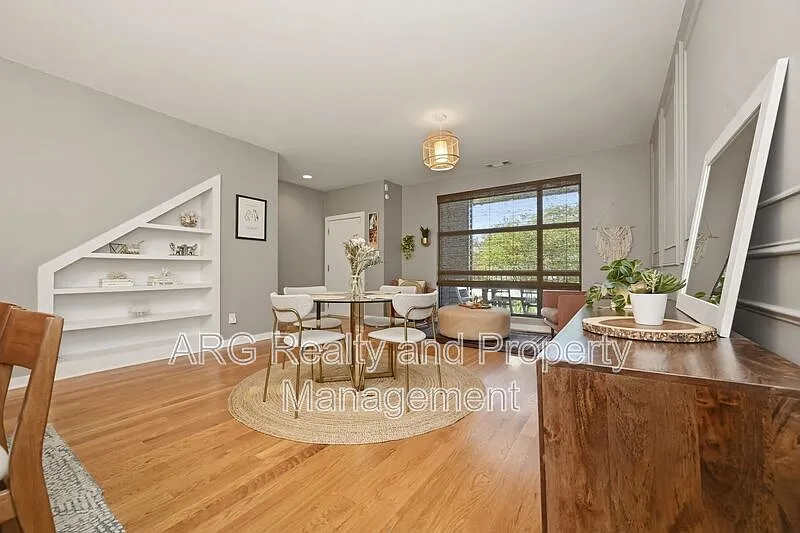 3 bed, 3.5 bath, $2,950 — Photo 3