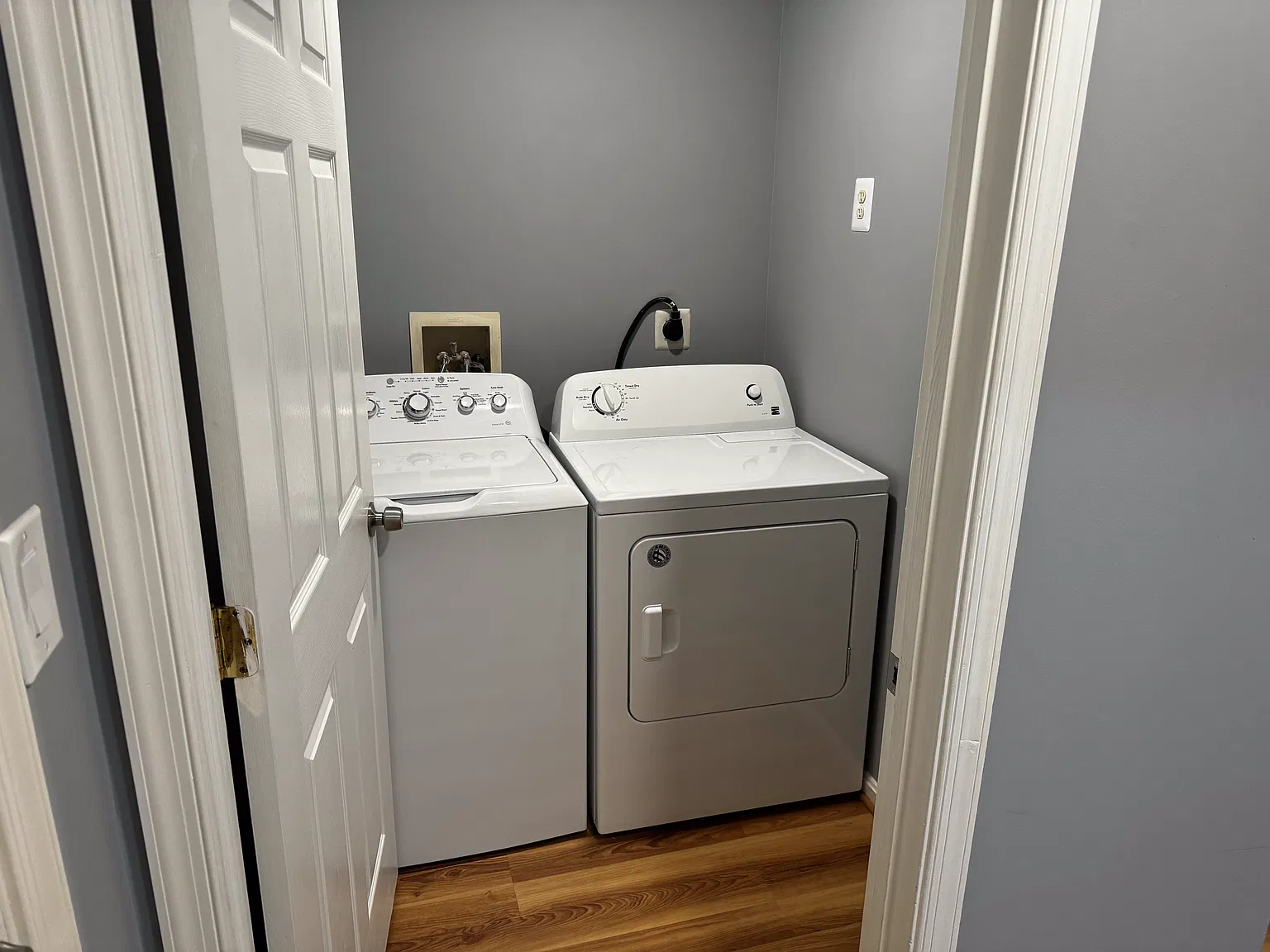 2 bed, 1027 sqft, $2,099 — Photo 2