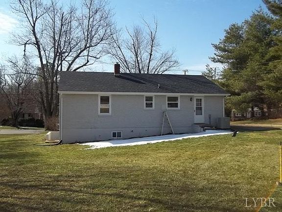 3rd image of 1008 Dandridge Dr