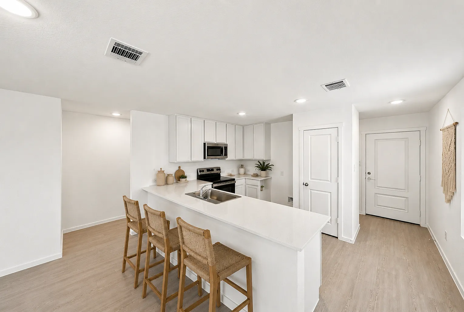 4 bed, 2.5 bath, 1692 sqft, $1,680 — Photo 3