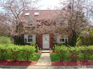 6 Oakville Dr, Pittsburgh, PA 15220
