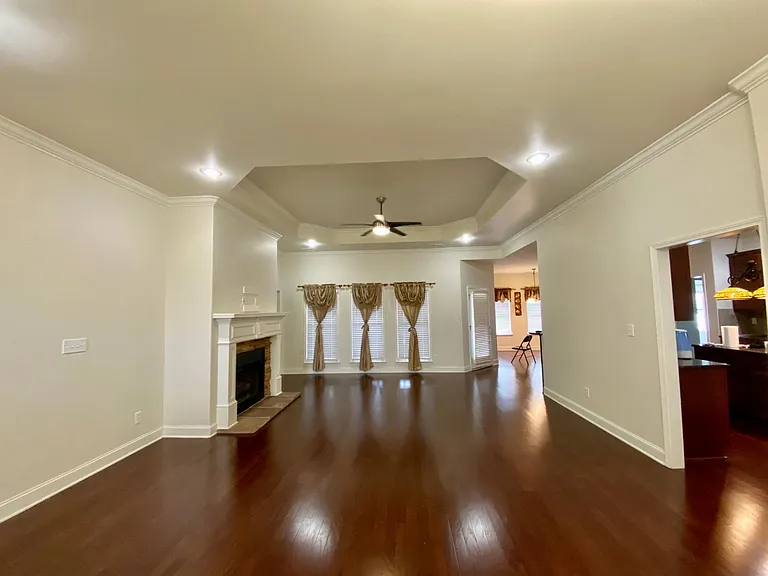 115 Woodvale Dr — Photo 8
