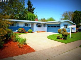 100 Greenvale Dr, Springfield, OR 97477