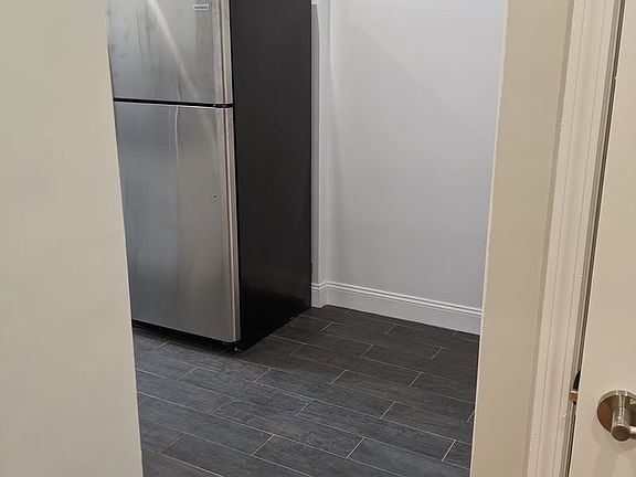 5th image of 8015 Grenfell St APT E18