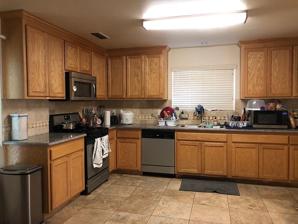 2nd image of 3908 Sumac Ln