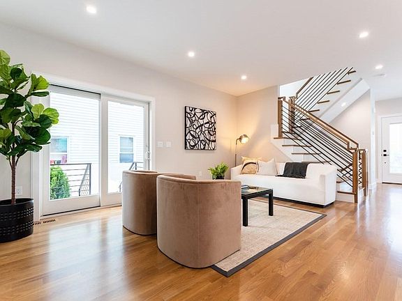 4th image of 165 Chapel St #165