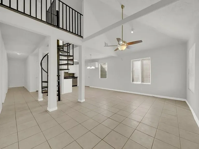 106 Hanover St — Photo 3