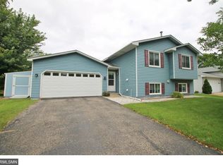 2371 Schoolmaster Dr, Chaska, MN 55318