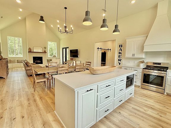5th image of 211 Riverchase Dr