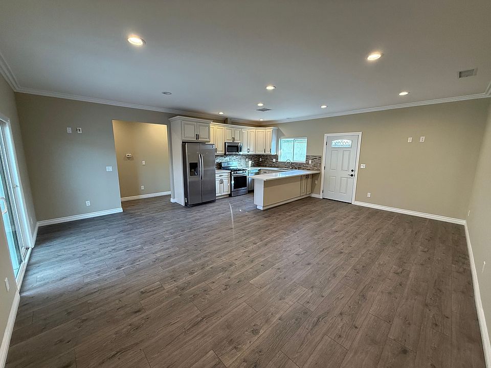 1st image of 8220 Whitsett Ave