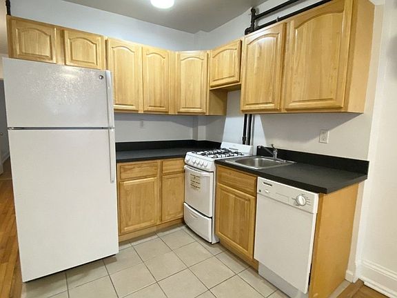 3rd image of 313 W 57th St APT 4A