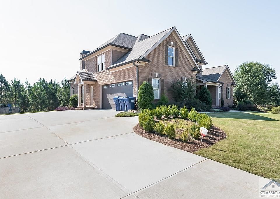 2nd image of 1071 Matts Ln