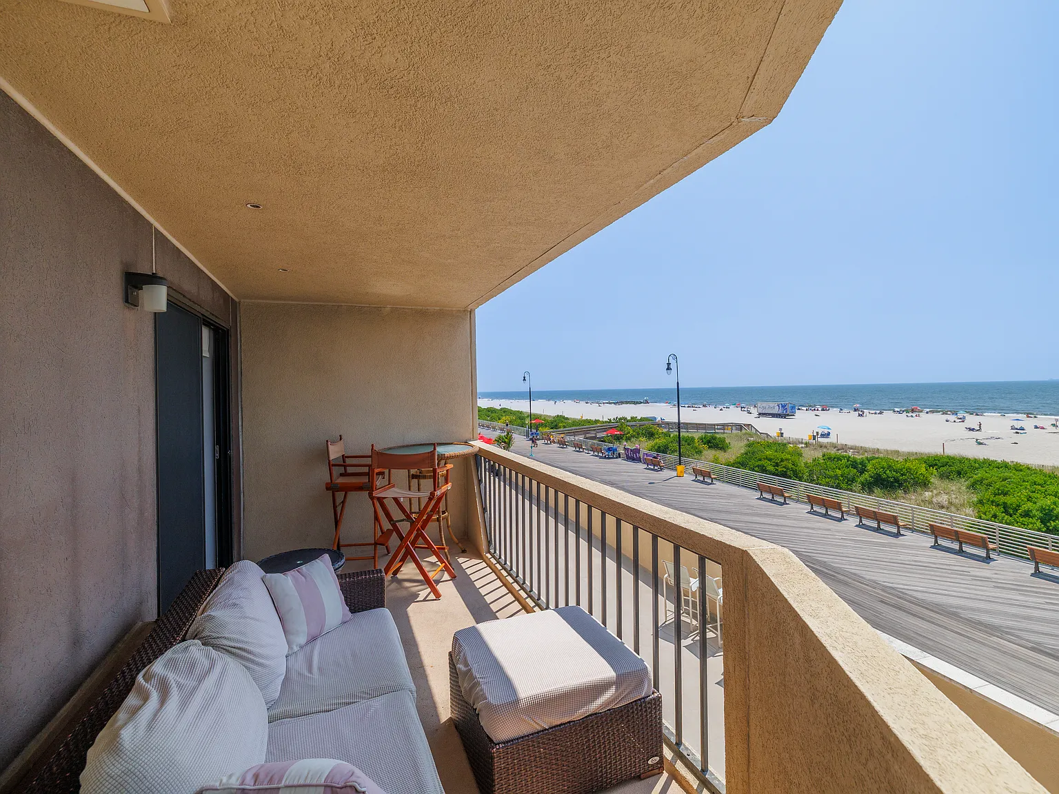 2 bed, 1100 sqft, $3,300 — Photo 2