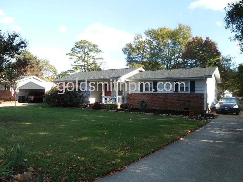 1st image of 512 W Yellow Wood Dr