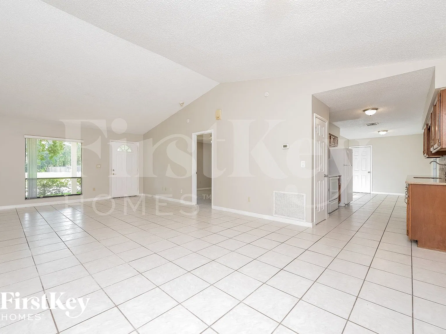 3 bed, 2.0 bath, 1200 sqft, $2,230 — Photo 4