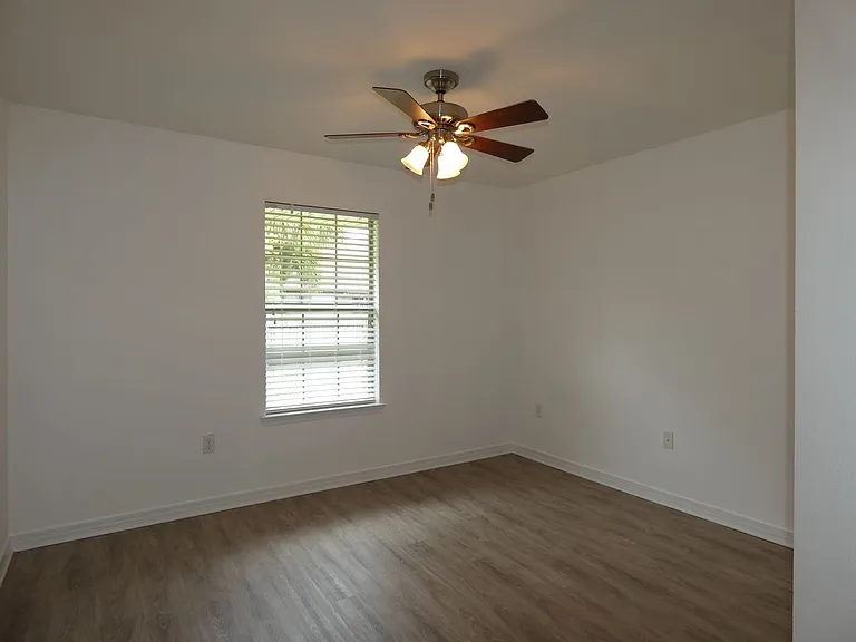 1712 Bay Pine Cir — Photo 16