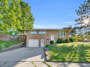 33 Sweetbriar Dr, Kitchener, ON N2M 4S8