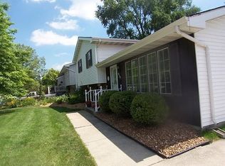 939 Stratford Ln, Dyer, IN 46311