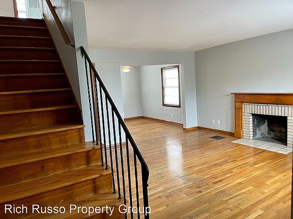 2nd image of 702 S Everett Ave
