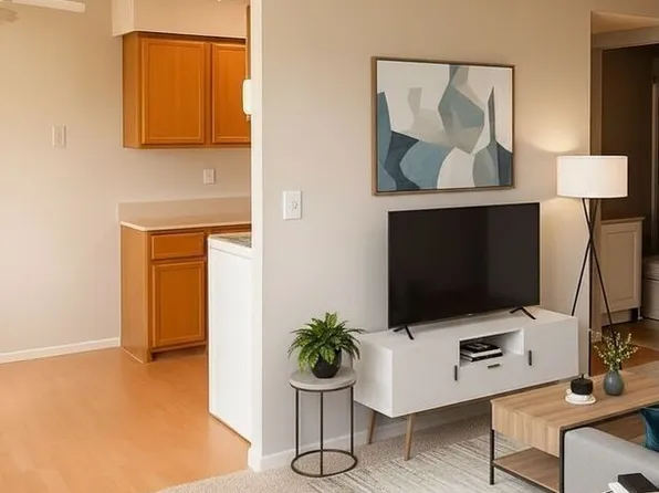 2710 Rosalyn Ct APT 204, New Hope, MN 55427