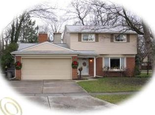 18590 Framingham Dr, Southfield, MI 48076