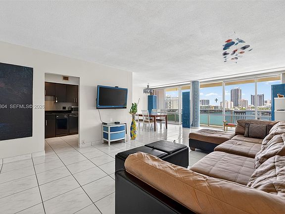 5th image of 900 Bay Dr APT 606