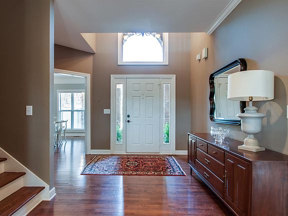 5th image of 517 Summit Oaks Ct