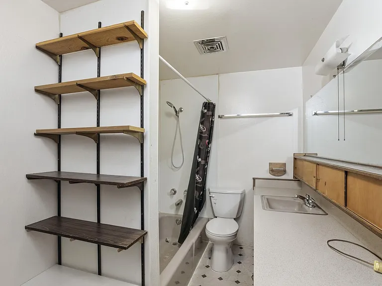 1000 Rollins St — Photo 10
