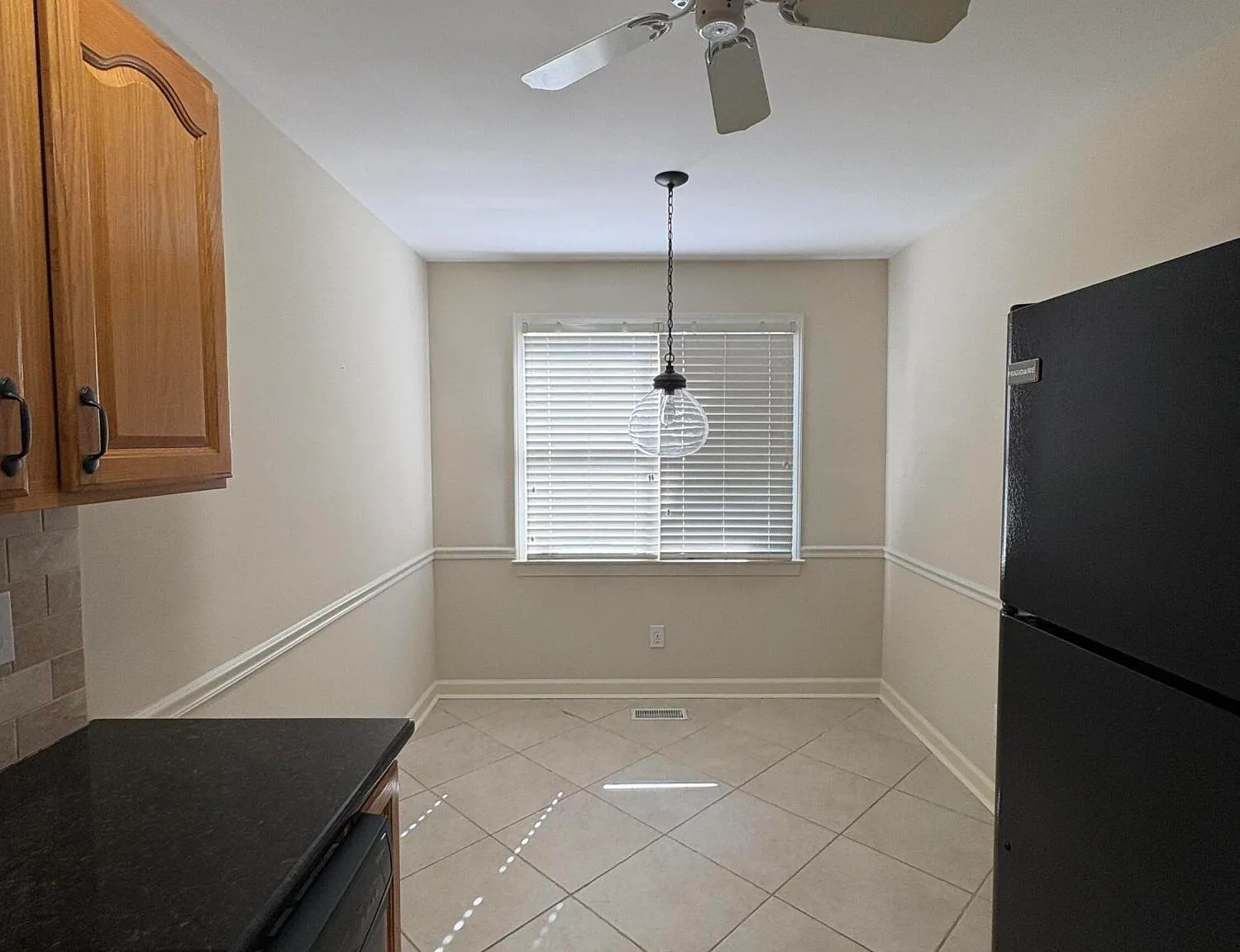 3 bed, 3.0 bath, $2,200 — Photo 4