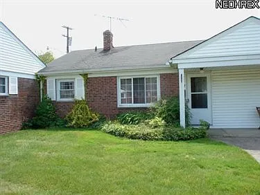 237 E 235th St photo 1