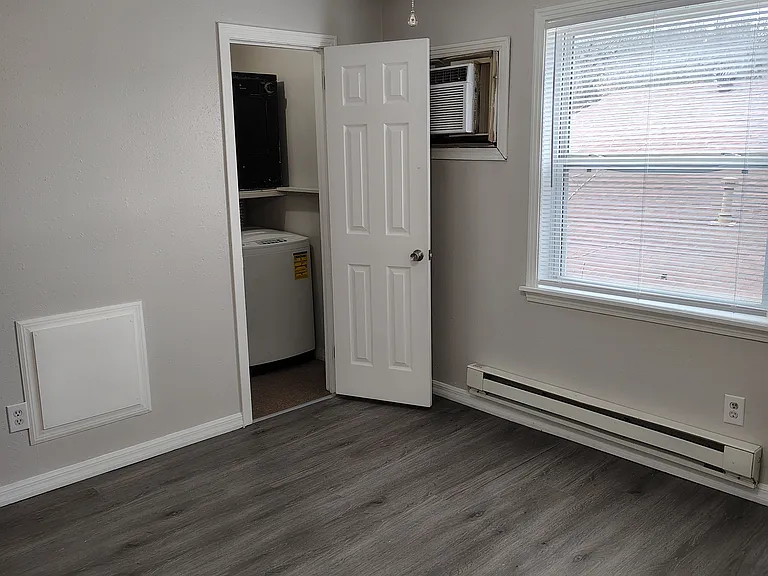 1002 W Hughes St #7 — Photo 8