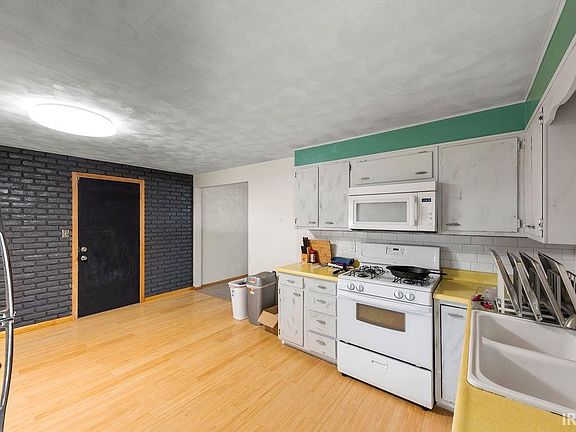 5th image of 56655 Moyer Ln