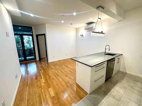 3rd image of 189 Java St Floor 2
