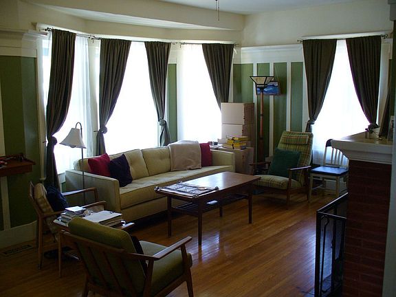 Living room (great bay windows)
