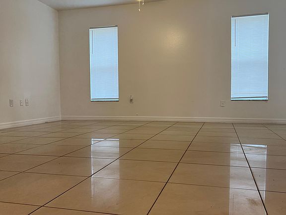 5th image of 918 Plaza St