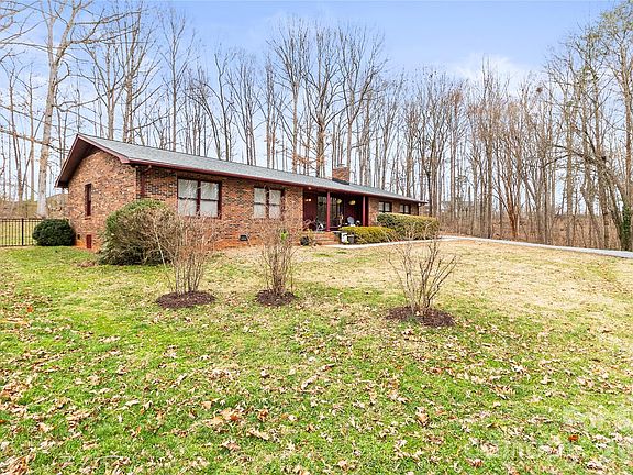 3rd image of 155 Pandora Rd