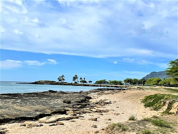 Pokai Bay nearby