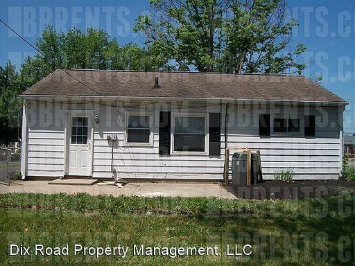 2nd image of 807 Richardson Dr