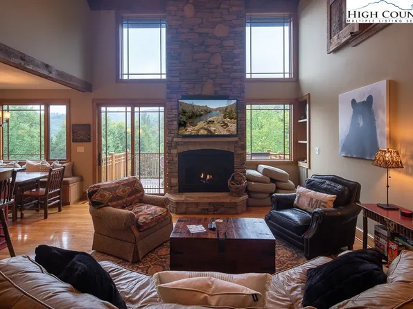 405 Woodlake Loop Road, Elk Park, NC 28622