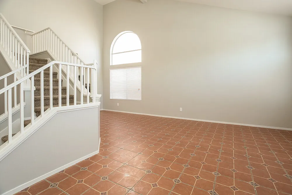 4 bed, 2.5 bath, 1817 sqft, $2,140 — Photo 4