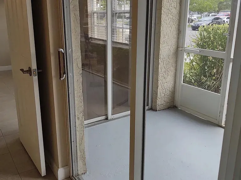 1503 SE Royal Green Cir — Photo 14