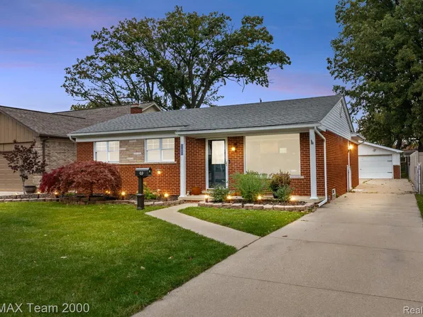 21601 Lakeland St, Saint Clair Shores, MI 48081
