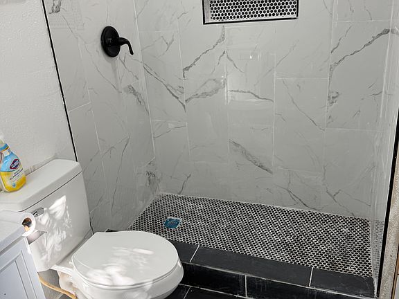 5th image of 213 W 15th St