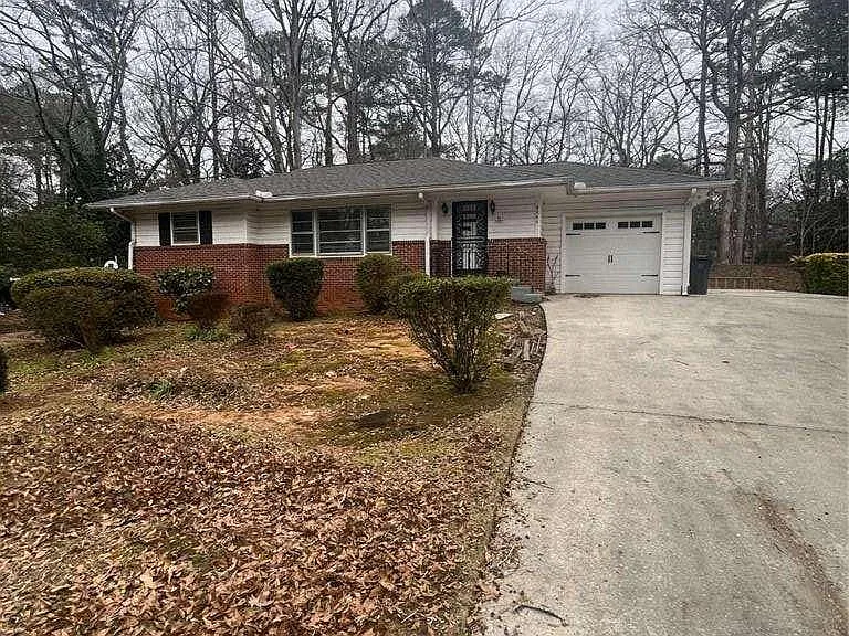 2560 Wood Valley Dr — Photo 1