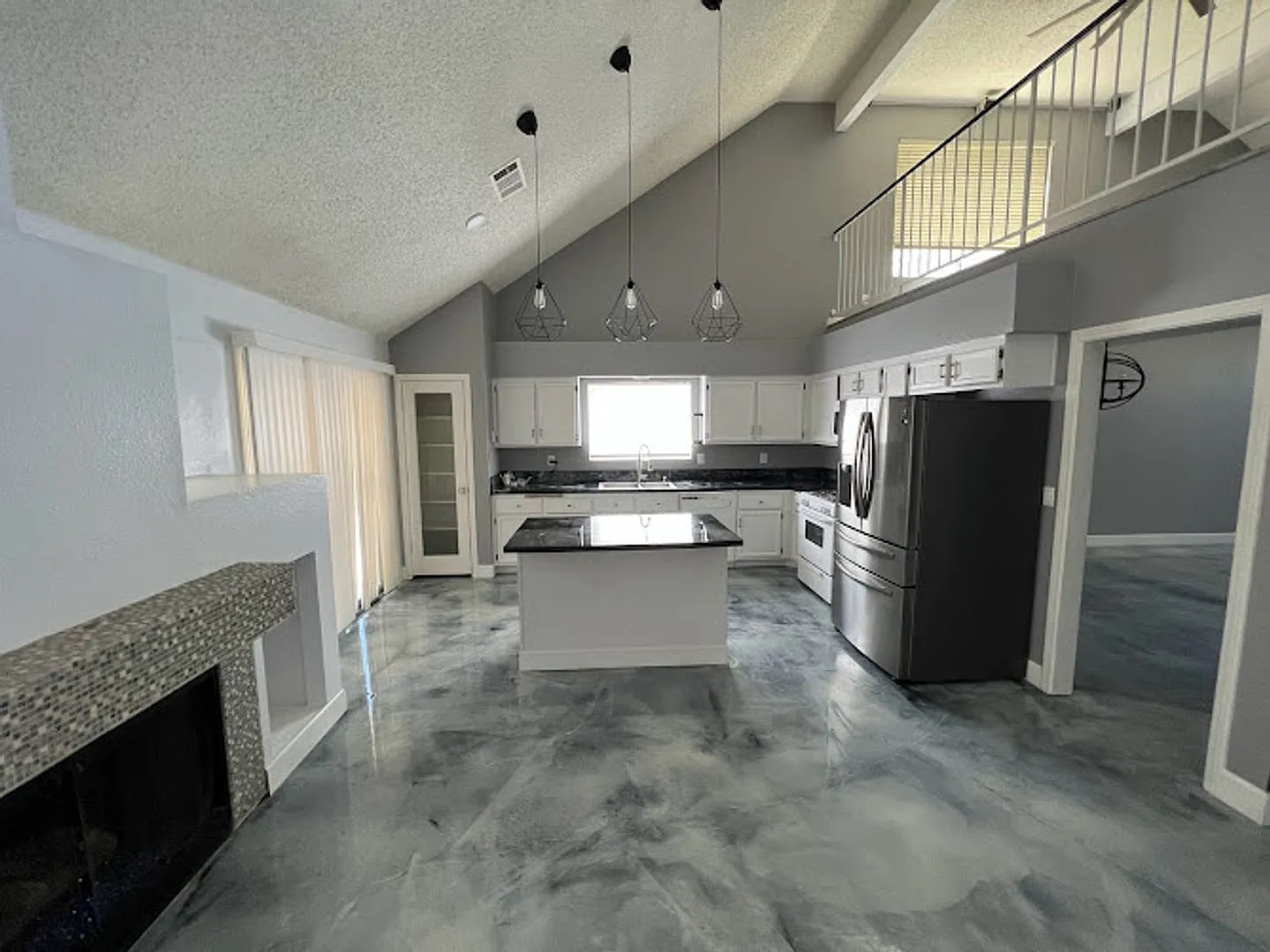 Custom 3 bedroom home with master bedroom downstairs! — Photo 4